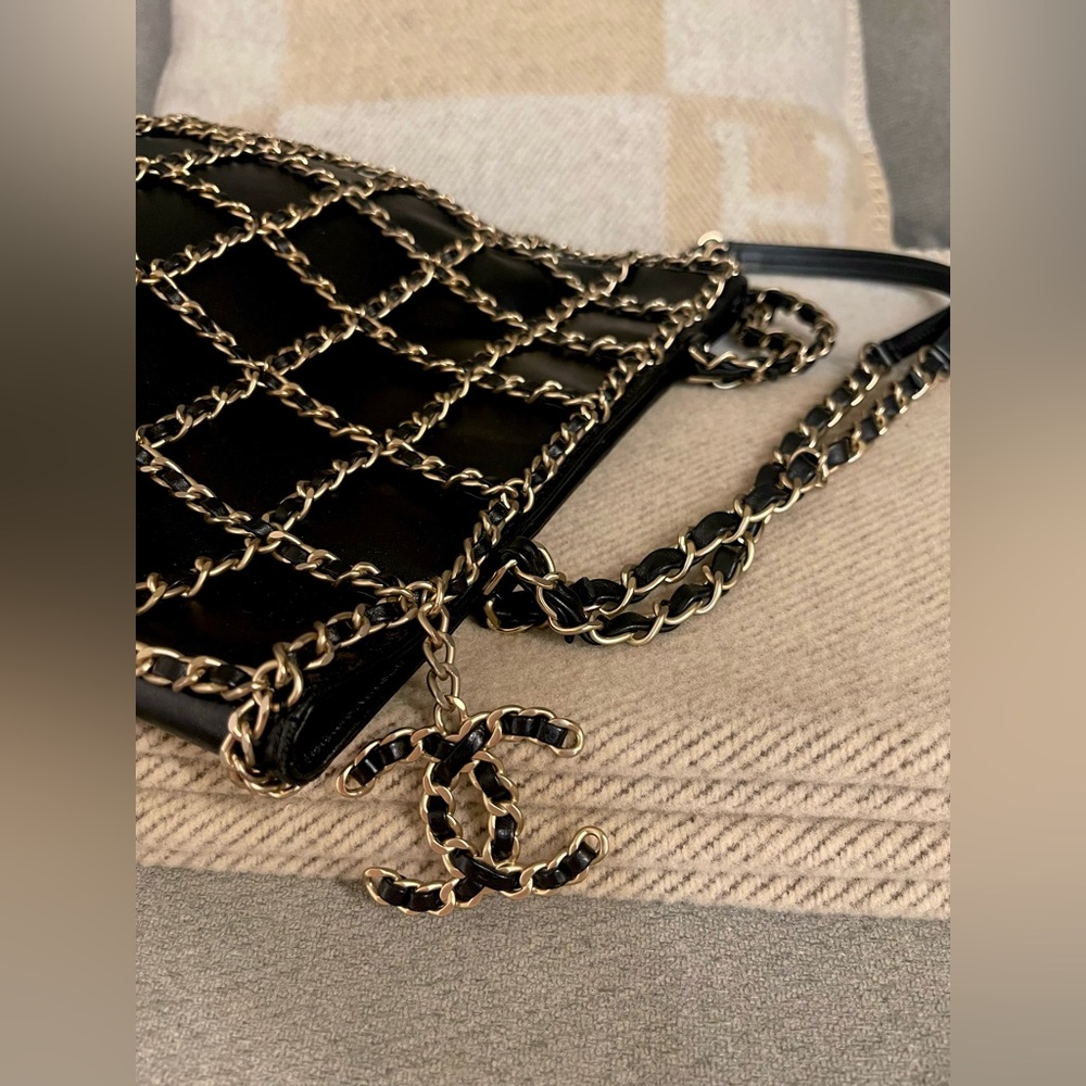 Chanel Cage Chain Tote Bag - Picture 6 of 9